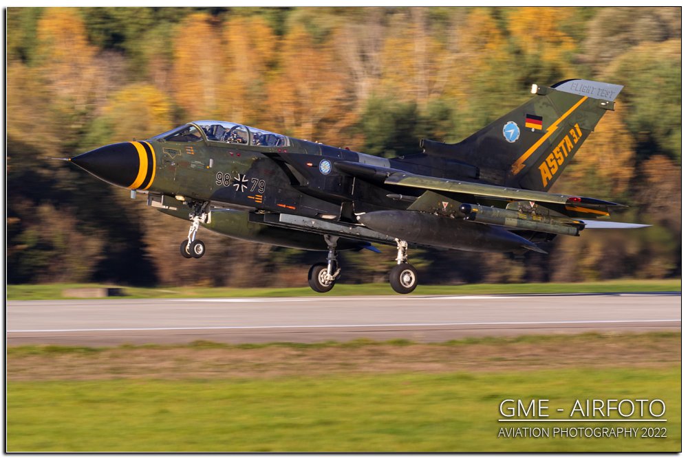 GME_AirFoto's tweet photo. Hugh variety of #aircraft in #beautiful #autumn light 🍂☀️ at #Manching last week.
#Aviation #photo #Airbus #Eurofighter #Tornado #NH90 #BELUGA #AvGeek #flynavy #Phoonfriday #aviationphotography #marine #luftwaffe #flightest #WTD61 #Bundeswehr #miltwitter https://t.co/ZXihynZ3xH