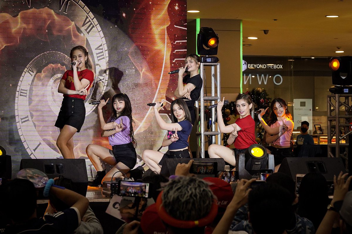 calistasocials's tweet photo. Ending our mall tour with bang at @MegaworldMalls - Lucky Chinatown ✨

Check out our full photo set here: https://t.co/tLbBDOI2SC

#CalistaPH #MerlionArtists #DontHaveTime #ChristmasRush https://t.co/jpmVxntA1l