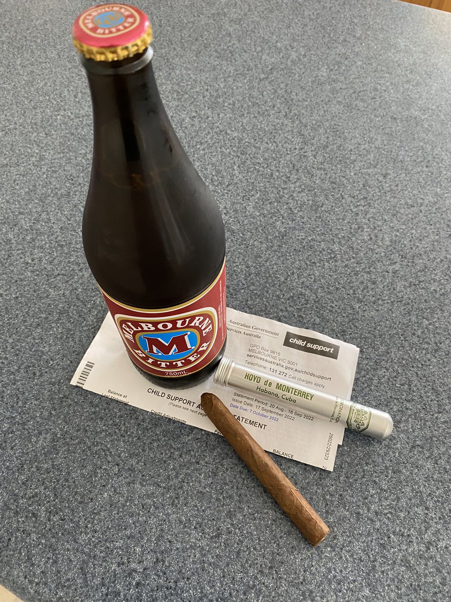 bakes47516205's tweet photo. If anyone sees me running nude around McIvor Rd tonight I have an excuse after 15 yrs and close to $170K it’s final over 😉 time to sit back and relax with 👑 🐍 &amp; cuban 🙌😉 #finalpayment https://t.co/3Ec9VdnQY5