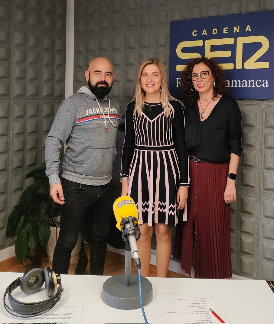 ricmontilla's tweet photo. Lujos de esta profesión. Tener a la mejor hematóloga del mundo @mvmateos y a la increíble @ConchiLillo juntas en #OjoConTuSalud en @SERSalamanca La ciencia bien contada 🙌 https://t.co/zmeSz3tCk2
