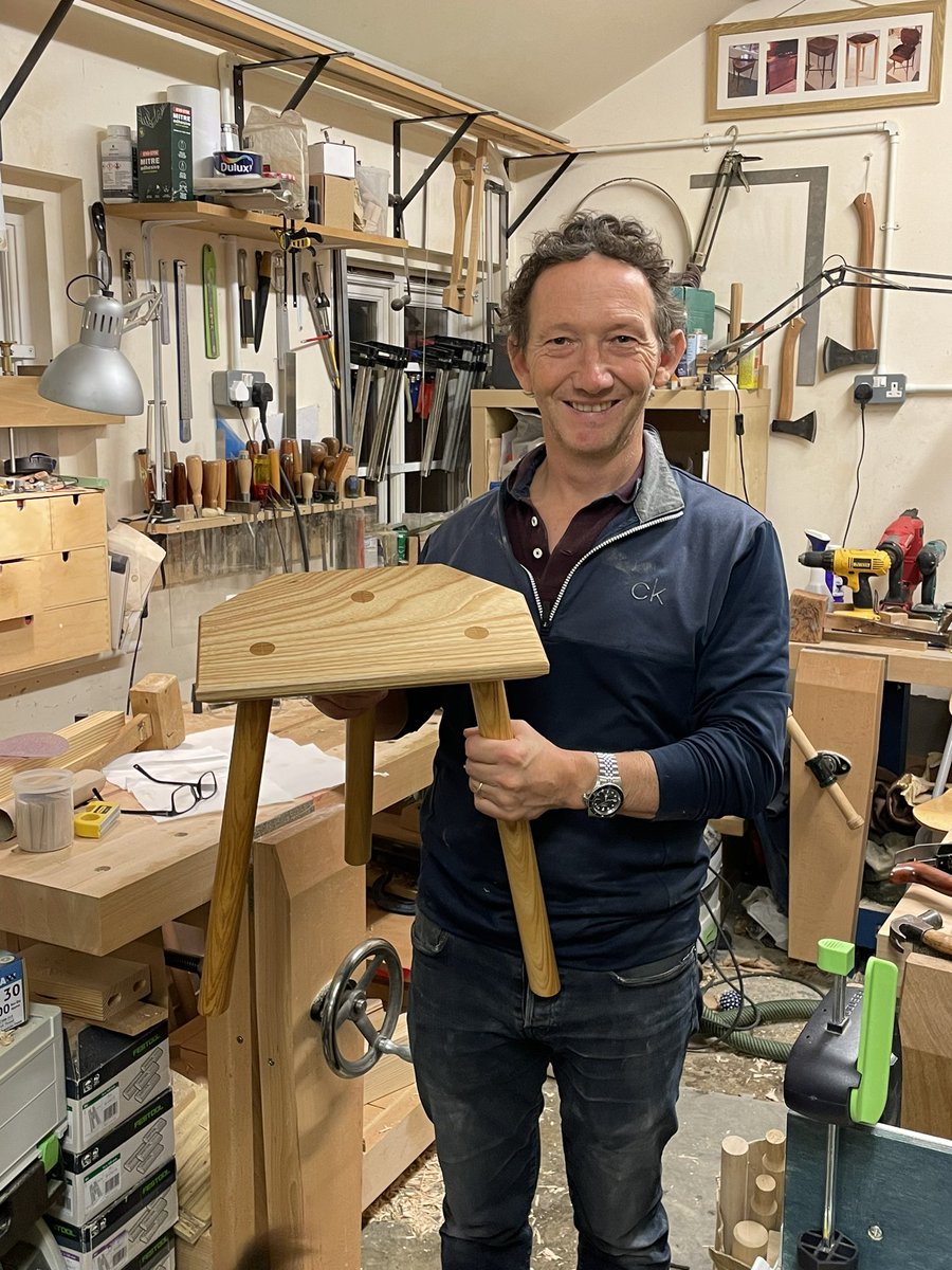 DCHStephenson's tweet image. Here's Paul with his Ash cutlers stool made on yesterday’s Taster Day 😃

stephenson-furniture.co.uk/one-day-taster…

#workstool #woodworking #cutlersstool #furnituremakingcourses