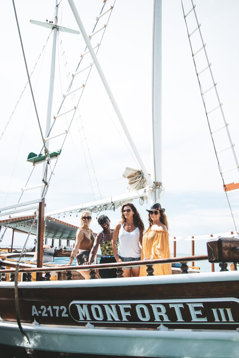 Whether you are with your other half or a group of friends, the Monforte Luxury Cruise has you covered when it comes to sailing in style. The trip includes three snorkel stops, as well as food &amp; drinks. #Fridayfeeling