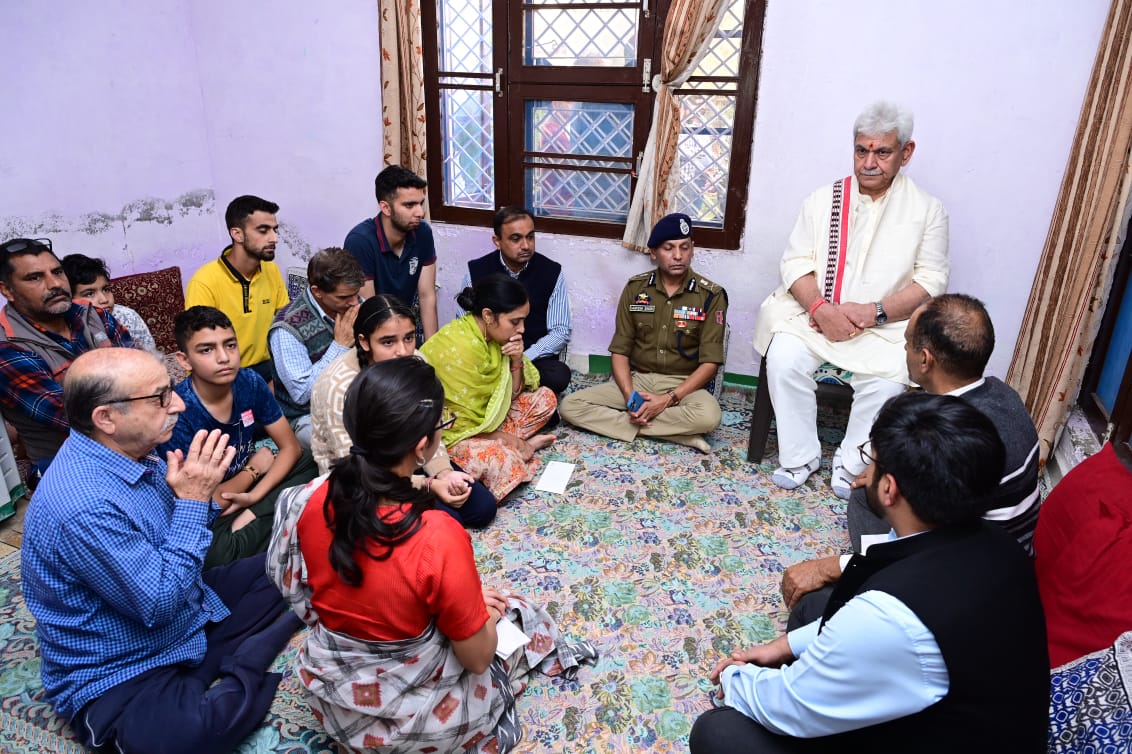 OfficeOfLGJandK's tweet photo. Met the family members of martyr Shri Puran Krishan Bhat Ji at their residence in Jammu and offered my condolences. Administration to provide a permanent Govt job to his wife and every possible help to the family. https://t.co/2hHjXFwQ3A