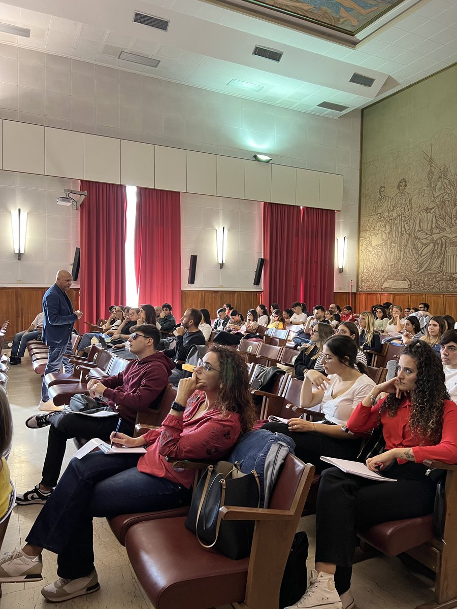 Dalla domanda “cosa vuoi fare da grande?” a “cosa vuoi fare di grande?”. Seminario su #reputazione a studenti <a href="/unict_it/">Unict</a> #economia <a href="/RosarioFaraci/">Rosario Faraci</a>