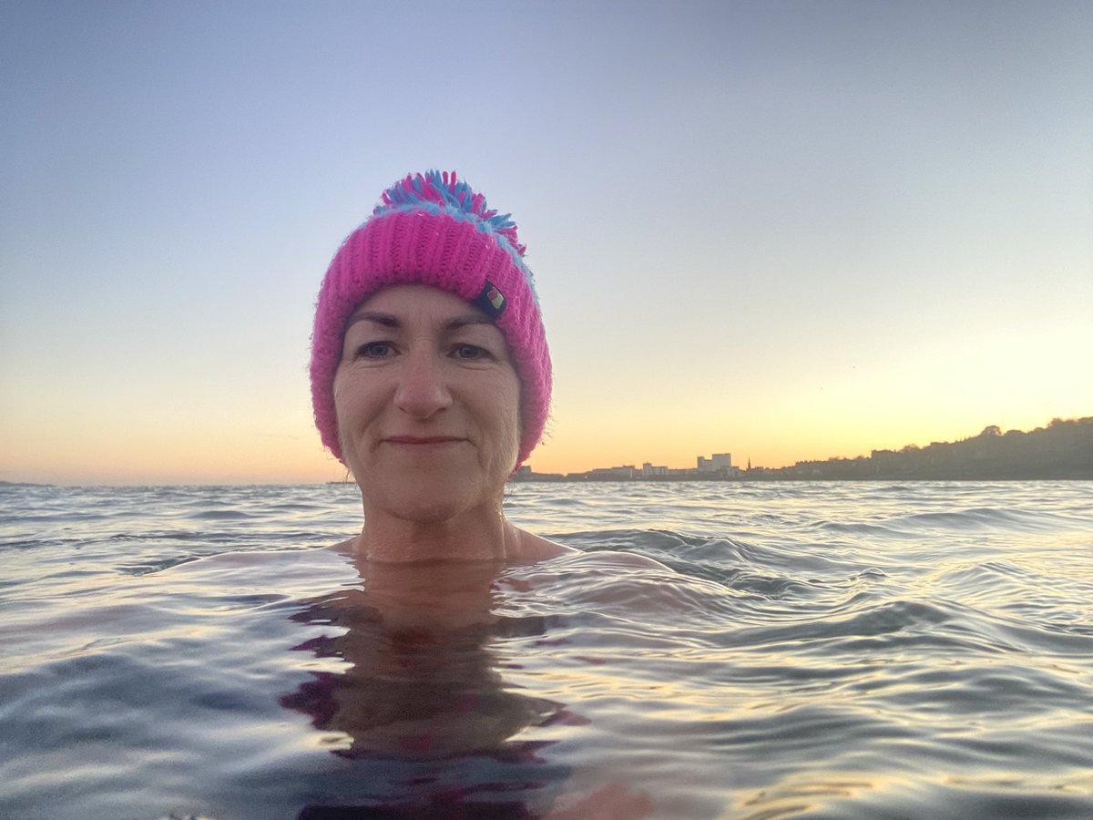 Torashescotland's tweet photo. Morning! Was baltic this morning 🥶😍 So many reasons to swim in cold water ❤️#BoostsImmuneSystem #GetsBloodPumping #ReducesStress #BurnsCalories #NaturalHigh https://t.co/AfsFeDH9we