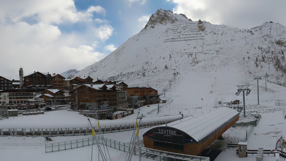 ❄ SNOW ALERT ❄

Fresh snow has started falling in Tignes, France overnight as temperatures drop to -5°C

👉 skiline.co.uk/ski-holidays/f…

---------------------------------

#snow #itssnowing #skiholidays #tignes #skiingisfun #Holidays #travel #skideal #loveskiing #Ski #snow