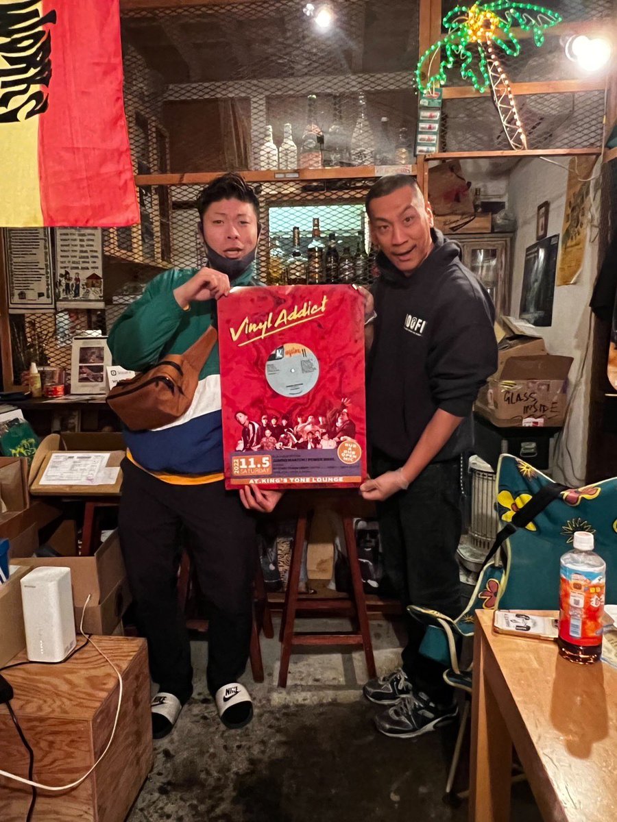 pucchotheswag's tweet photo. 普段、ラップバトルを好んで遊びに行かれる方も、レコードでのRUB A DUBを体感して欲しい🙌🏼

JUMBOさんにPOWER WAVE🎤
@papamanchi @powerwave1994 

説明すら必要ないBIG DEE JAY 2人に無理言ってレコードの裏面に乗ってもらいます🔥🔥

他ではなかなか見れない！
レゲエも熱い！是非体感ください🤝 https://t.co/oZRWuVYSdn