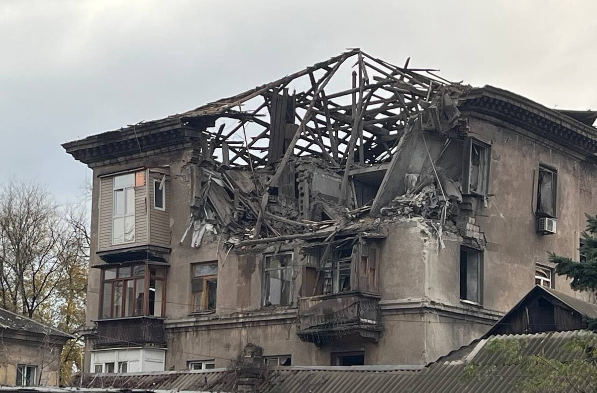 НТВ on Twitter: \"Украинские боевики ночью обстреляли многоквартирный ...