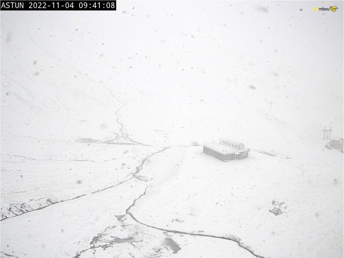 [LIVE] ¡Aquí está de nuevo!❄️🌨️❄️  
Si estás muy impaciente por esquiar mira nuestras webcams pero atención, pueden herir tu sensibilidad😁
👉 astuncandanchu.com/Webcams

#Nieve #100K #Astún