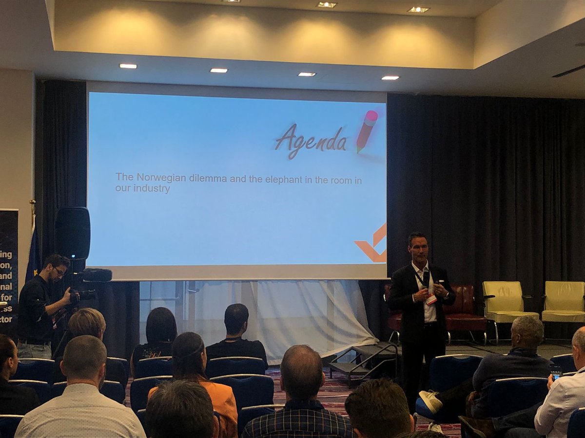 Europe_Active's tweet photo. Kicking off day 2⃣ of the International Standards Meeting is @ArntzenEspen Founder of the Academy for Personal Training, Norway, presenting &amp; leading a discussion on the 'State of the workforce: A Norwegian case study' 🇳🇴🏋️‍♂️

#ISM22 https://t.co/5LDCPVn19U