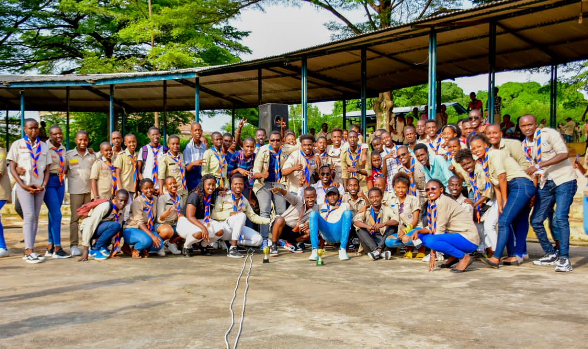 ScoutColombe's tweet photo. À ces 28 ans, ce sont en tout 11 chefs de groupe et 18 promotions de scouts qui auront vu le jour au sein du groupe la Colombe, signifiant que quelque soit la génération, le groupe poursuivra toujours sa mission de rendre ce monde meilleur et rayonnant dans tous les domaines. https://t.co/YMLbGsI6pB