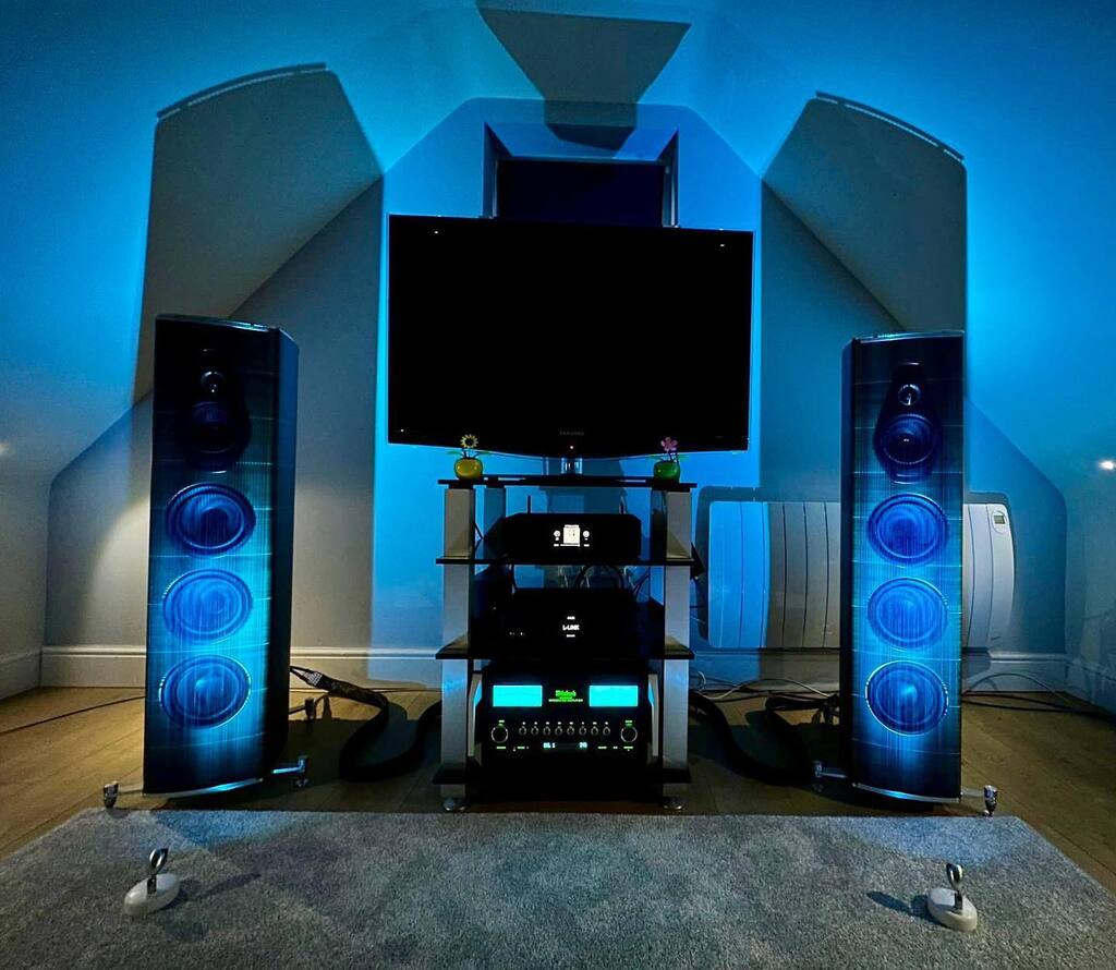 AudioVenue's tweet photo. Clients recently bought system from Audio Venue. Auralic G2.1 source, McIntosh amplifier and Sonus faber speakers.
.
#auralic #auralicgseries #auralicaries #auralicvega #mcintosh #mcintoshma8950 #ma8950 #mcintoshamplifier #audiosystem #sonusfaber #sectr… https://t.co/xfSUHqLV7M https://t.co/yTkzXqEFpX