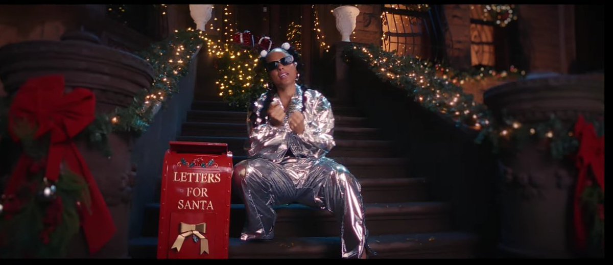 diegohenrique30's tweet photo. E já estamos em clima Natalino, Alicia Keys acabou de lançar o lindo e divertido clipe pra faixa natalina December Back 2 June
#AliciaKeys
#DecemberBack2June
#SantaBaby
#MerryChristmas
#Natal
#SextaDetremuraSDV
#SextaEsquadraoSDV https://t.co/YvFoIC5y2p