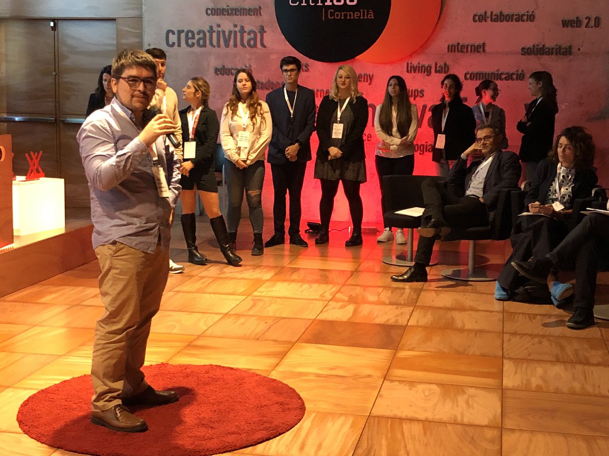 innobaix's tweet photo. Els #innobusers es presenten davant el jurat i les empreses. #innobus22 https://t.co/79dGvYLwWJ