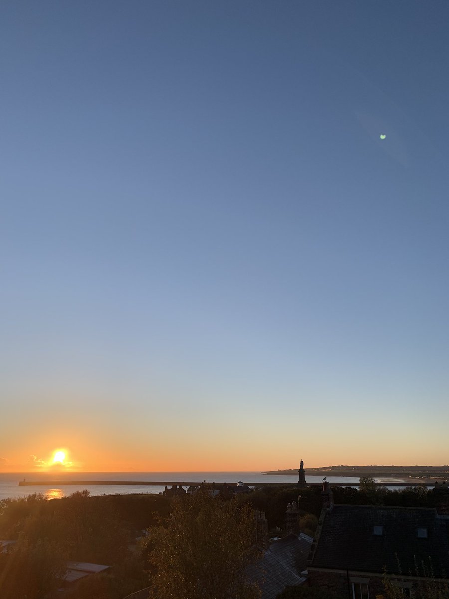 HelenKM22's tweet image. Morning run in the NE is never a problem - stunning morning at the mouth of the Tyne!