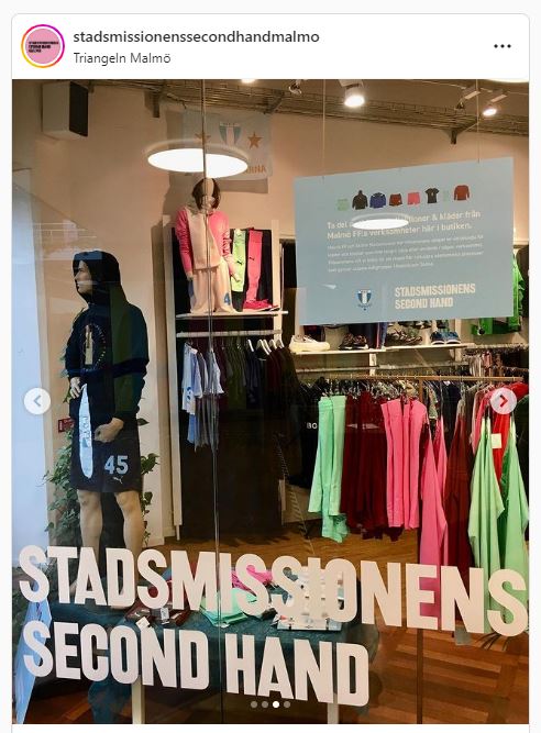 Nu hittar ni utsorterade <a href="/Malmo_FF/">Malmö FF</a>-kollektioner på vår butik på Triangeln. På så sätt går färre textilier till spillo och fler har råd att köpa schyssta träningskläder. Och vinsten - den är med och finansierar våra sociala verksamheter! #hållbarhet #återbruk #samhällsnytta