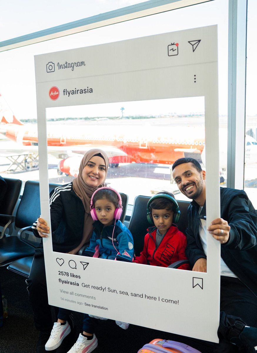 AirAsia tweet media