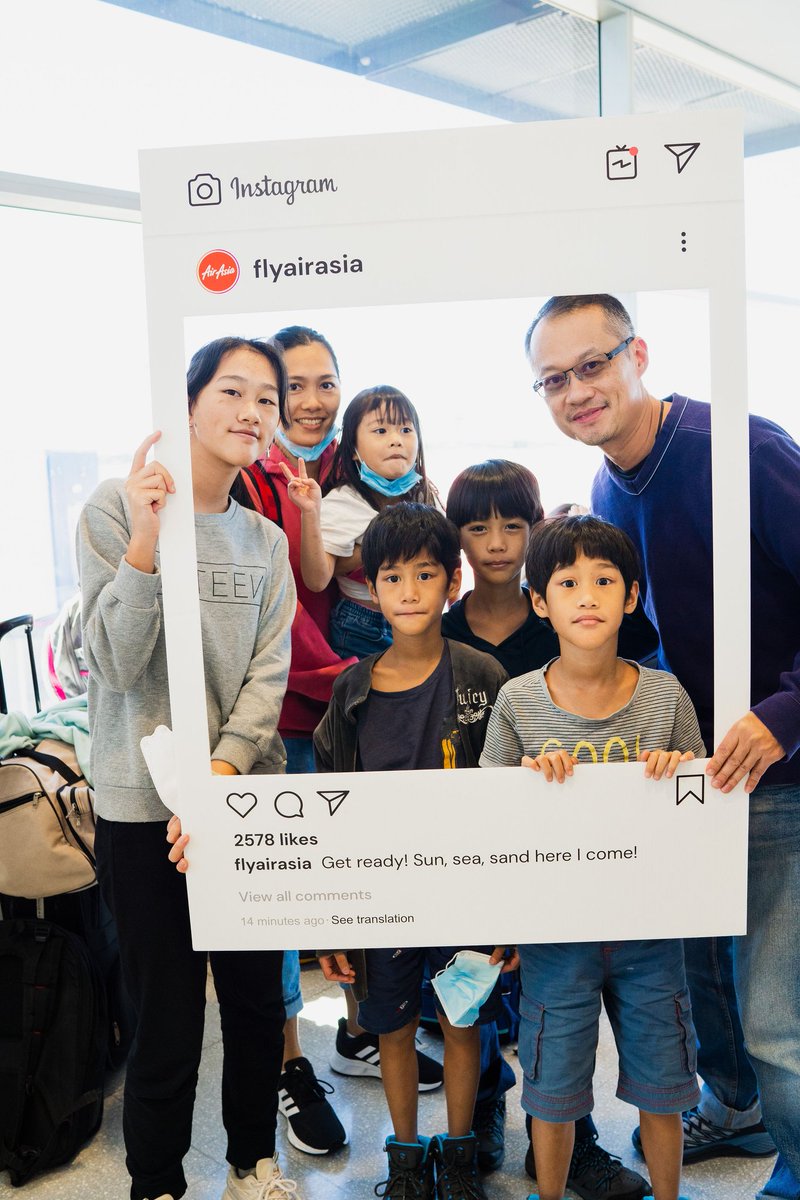 AirAsia tweet media