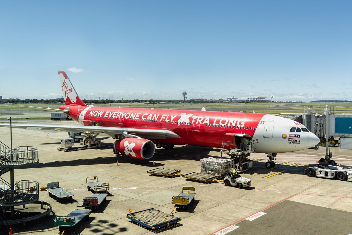 AirAsia tweet media