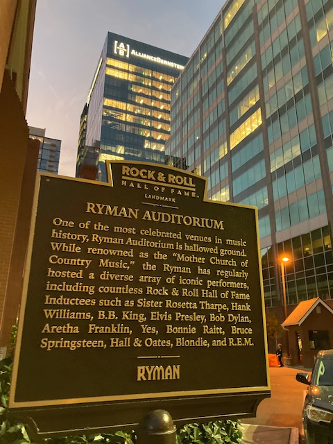 jbickxz's tweet photo. @DonnaFo31602222 He meant it.
Got a backstage at the Ryman, took one of John's guitars to get signed in neon pink by Joe Satriani, long ass commercial flight out of Manila, it was worth every bit, I have no doubt John would approve. https://t.co/6od1qXNZ9f