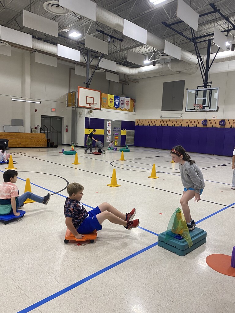 EasleyYr's tweet photo. Collaboration across specials is fun for all! To connect with the 4th grade curriculum of symbols of North Carolina, PE and Media came together this week. In Media 4th grade students researched stock car tracks and in PE they acted out a race. #EasleyReads https://t.co/MaS1J4hdjC
