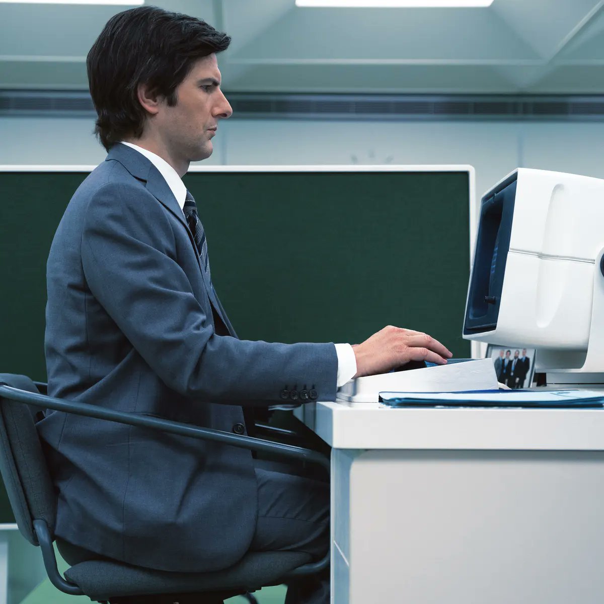 World0fEcho's tweet image. There are basically two types of &quot;electronic music guy&quot;