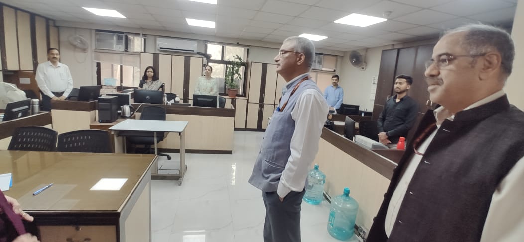DFS_India's tweet image. Shri Vivek Joshi took charge as the Secretary of the Department of Financial Services (DFS), Ministry of Finance on 01.11.2022. He visited every section of the department and interacted with the staff.
