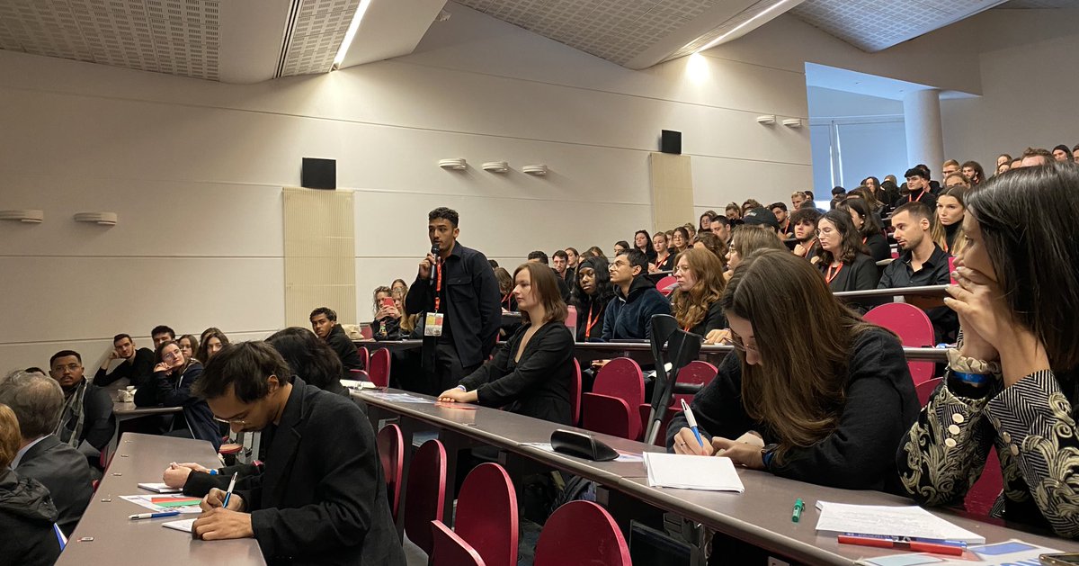 ANEMF's tweet photo. Les étudiants en médecine partagent leur #incompréhension à Madame la Ministre.
"Depuis le 14 octobre, ce sont des milliers d'étudiants en médecine qui sont #mobilisés et nous ne sommes toujours pas #écoutés." https://t.co/bCCK8tD7OY