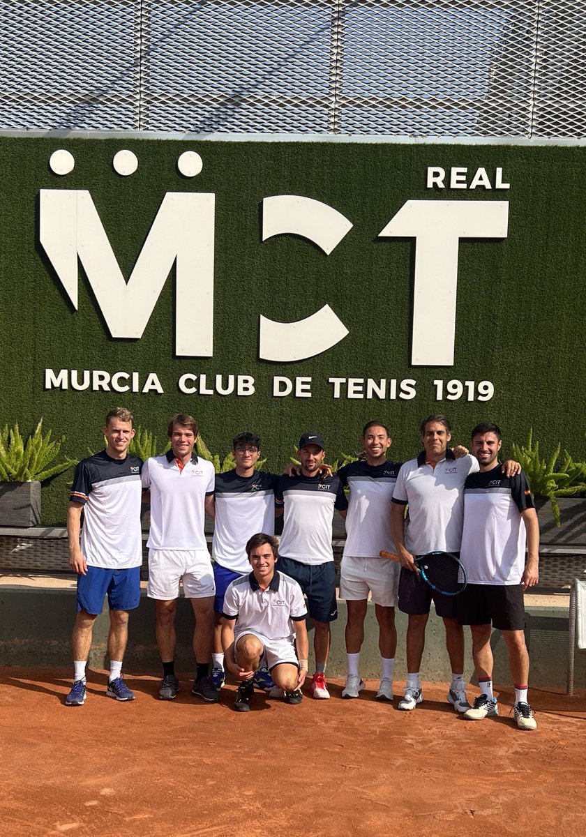 Nuestro equipo jugando en 1a división del Campeonato de España Absoluto por equipos. En la élite del tenis español