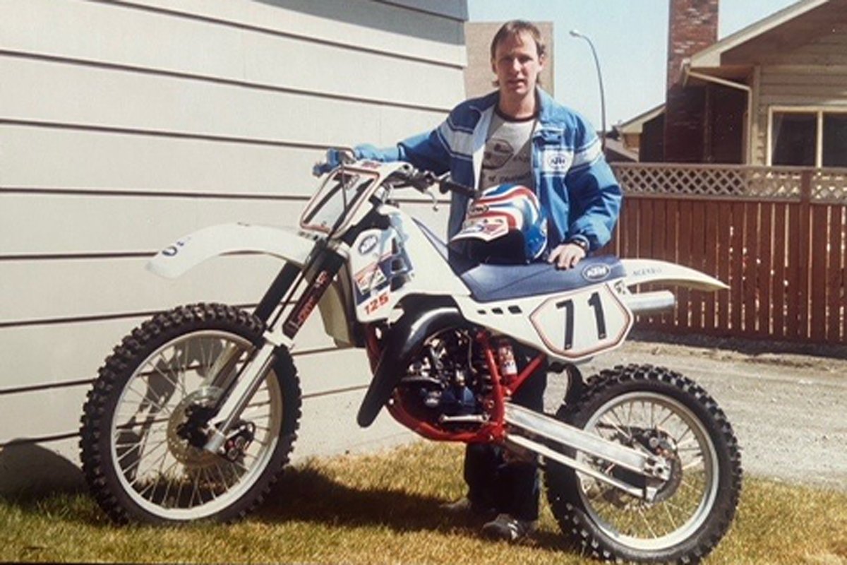 KTM_UK's tweet image. #KTMBlog - Former pro Dylan Cartwright has raced on KTM machinery for 40 years! 
The Canadian bought his first in 1983 and since then has remained with the Austrian brand through its many changes and developments. 

Click to read more: fal.cn/3tk6h

#KTM #ReadyToRace
