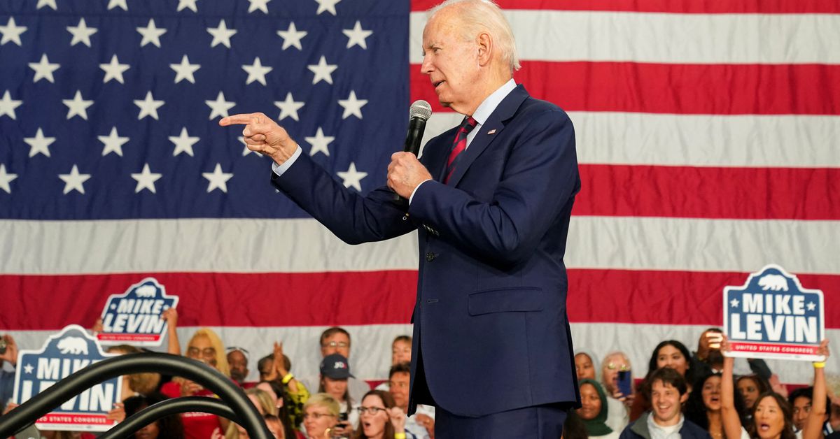 ReutersPolitics's tweet photo. Biden to laud Democrats' high-tech gains in visit to California's Viasat https://t.co/MJup6OWQXx https://t.co/FSVkSUKR7D