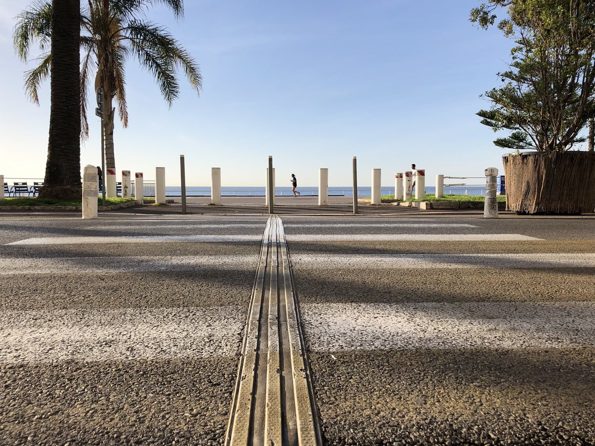 JCDuijvendak's tweet photo. @WorldBollard These big boys stand up for their job at the Nice🇫🇷 boulevard (Bollardvard 😁) Great place to be !😎 https://t.co/Gu5EKDxQd0