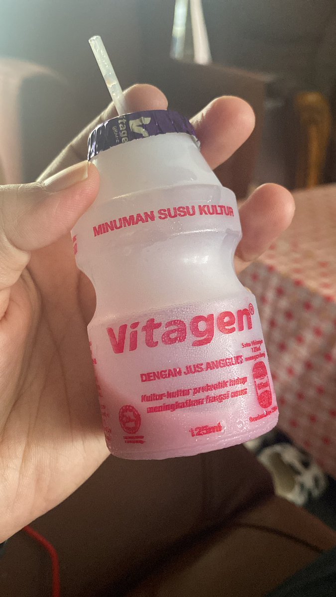 isahibakaur's tweet photo. The best #probiotic drink 🥤 #juice #milk
It’s grape 🍇 flavour
Good for the tummy. #mustry if you visit #Malaysia @SabsFoodEcstasy https://t.co/IgmlNDRxax