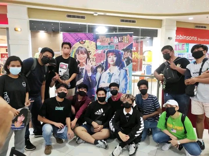 Almost48's tweet image. Hello po mnloves. Tanong ko lang kung may nakaka kilala kay noodle? Sya ba ung naka maroon na jacket na nasa pic? 

#MNL48