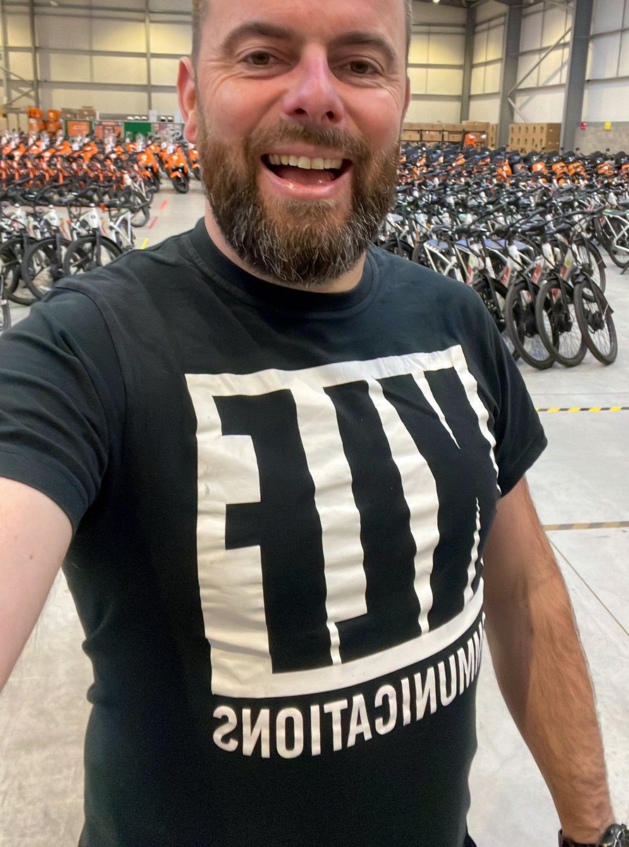 don_maclean's tweet photo. Beaten to it…! ❤️ Tuunne!! #3ameternal #TShirtDay @BBC6Music https://t.co/8RvQS7YfgO