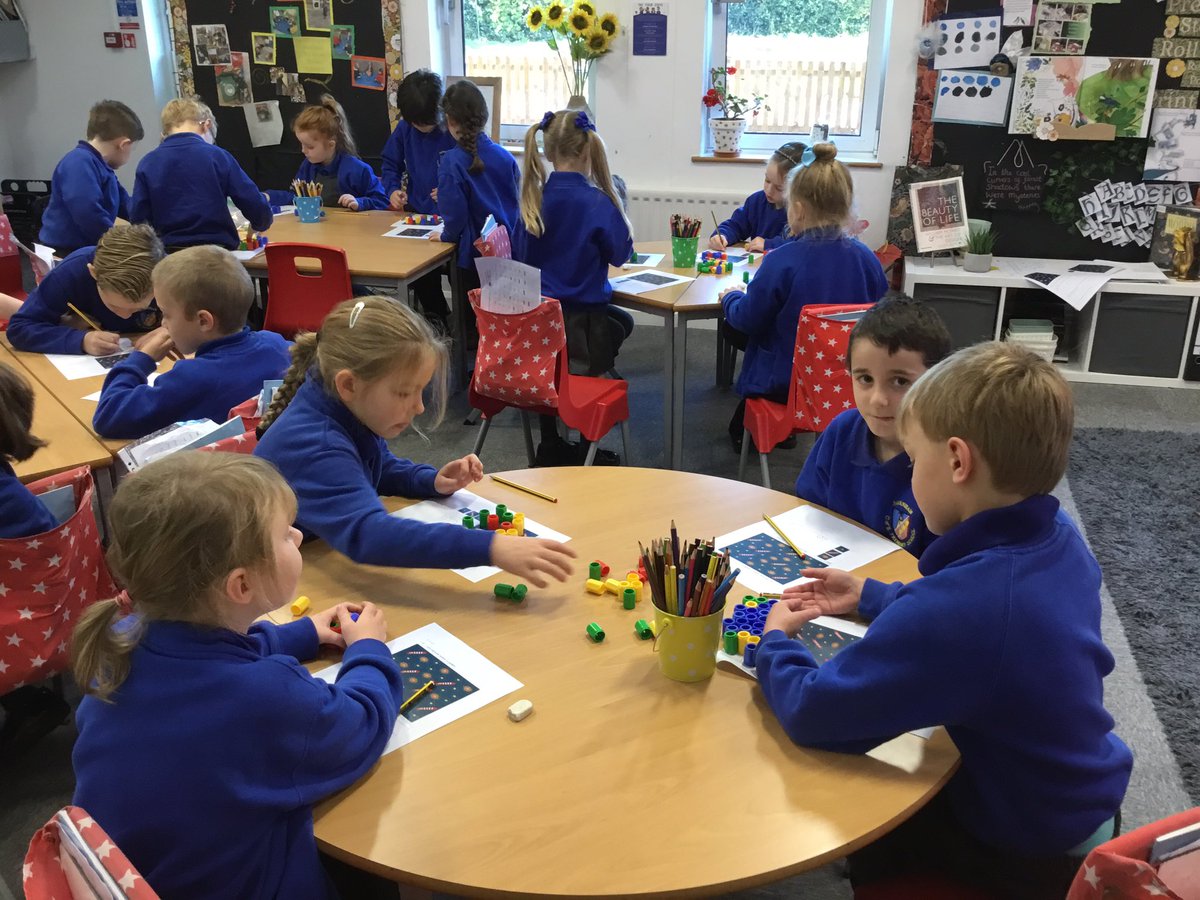 davenhamcofe's tweet image. Eaton are busy counting stars, fireworks and rockets this morning⭐️ 🚀 We’ve talked about Bonfire Night and the reason we ‘Remember, remember the 5th November!🔥#davenhameaton #countingstars #fireworkcode