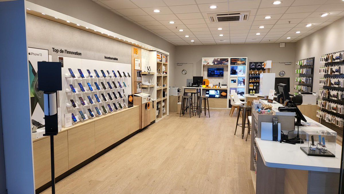 Orange Store tweet media