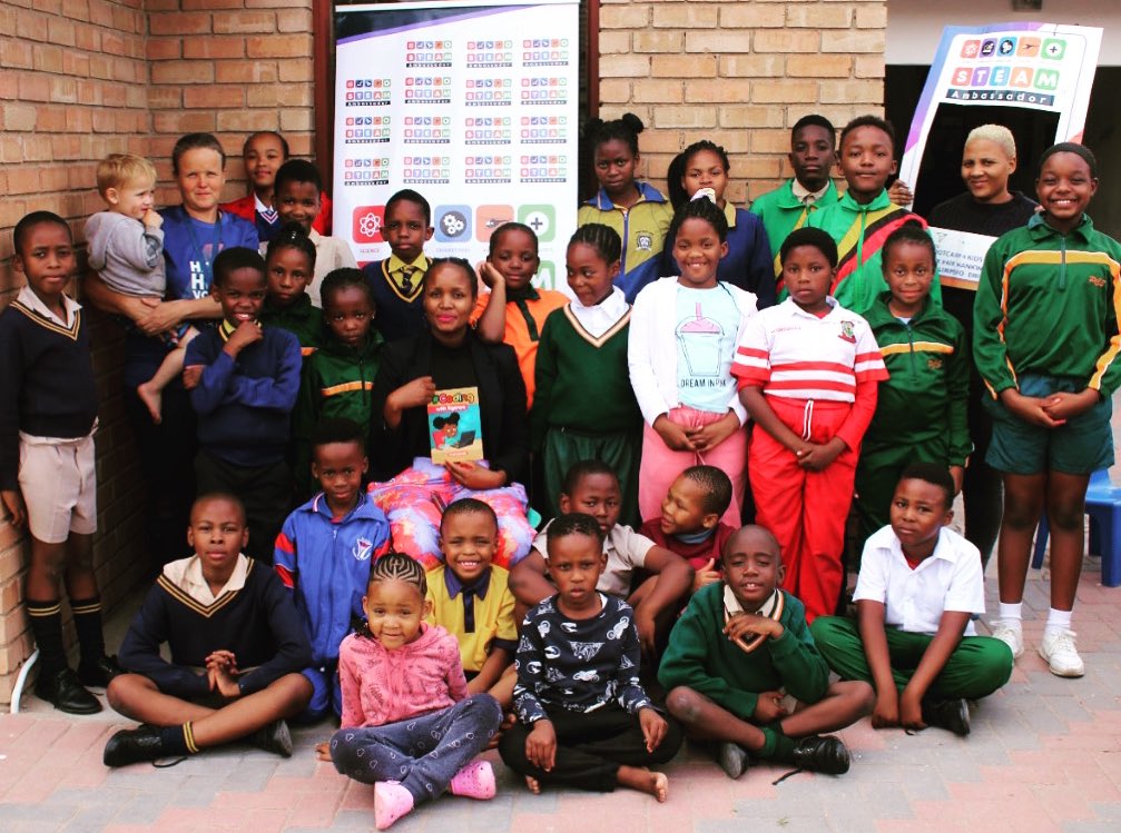KGOPOTSO1's tweet photo. I’m blessed with beautiful souls who make me have brunch at 11 because I have lunch time I collect them from school. The reason I published the #CodingwithKganya book. https://t.co/v8lZwNI0Li