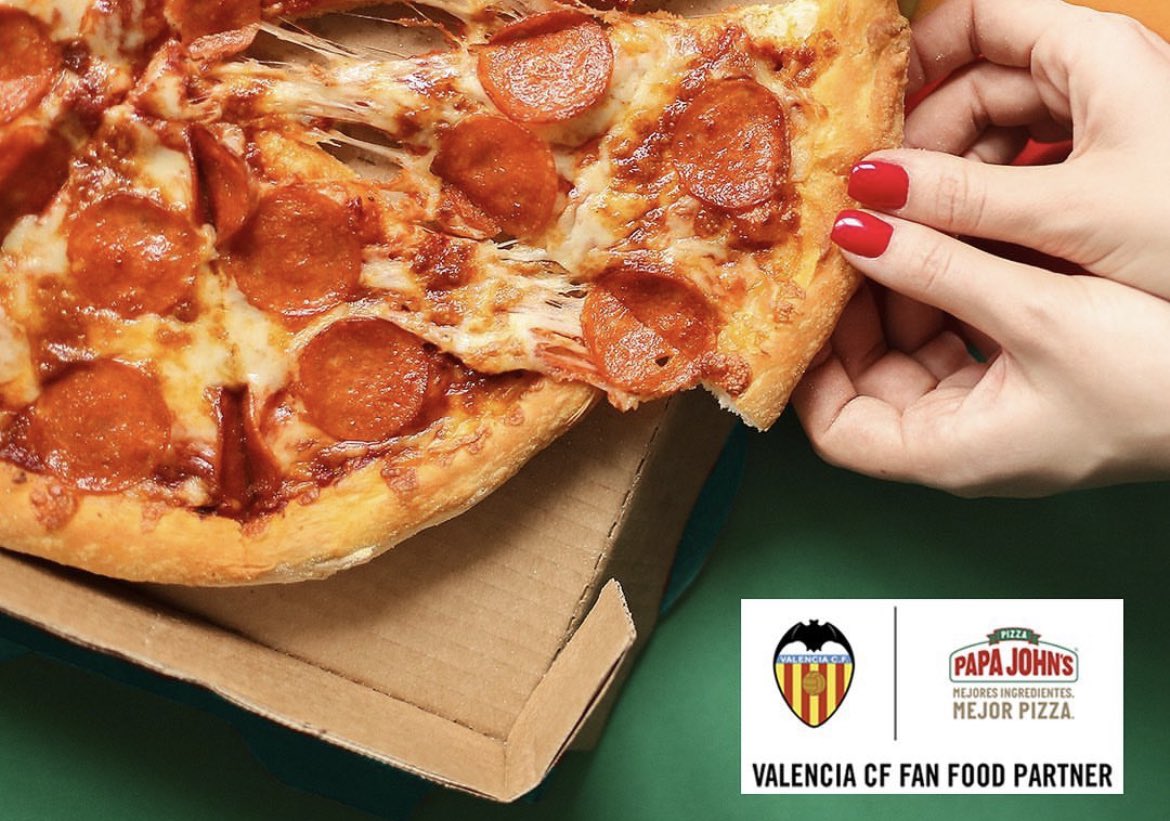 PapaJohns_ES's tweet photo. ¡CALIENTA QUE SALE SORTEO Y DOS PIZZAS GRATIS 😳!  Sorteamos 2 ENTRADAS DOBLES para el PARTIDO ⚽️ del @valenciacf contra el @RealBetis el jueves en Mestalla + 2 PIZZAS GRATIS! 🍕  Para participar sólo tienes que: - Seguir a @PapaJohns_ES  - Dar RT - Y comentar: #PapaSorteo https://t.co/j2HEgu21bP