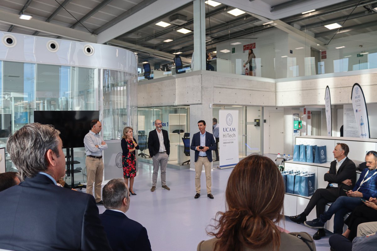HitechUCAM's tweet photo. ➡️Esta semana más de 20 #inversores nacionales acuden a @HitechUCAM para evaluar posibles colaboraciones y conocer nuestros #laboratorios, equipamientos de última generación, líneas de #investigación y programas de formación y #emprendimiento. https://t.co/vbMcZPr0JK
