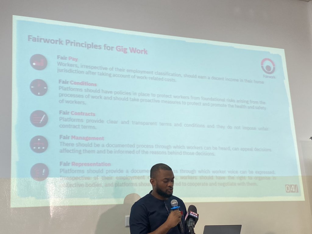 ghanabakwamena's tweet photo. Dr. Daniel Arubayi (Researcher, Oxford Internet Institute, @UniofOxford) now presents the principles, rationales and scoring framework.
#FairWorkGhana #Ghana #Employment #FairWage https://t.co/Foxompqj6v