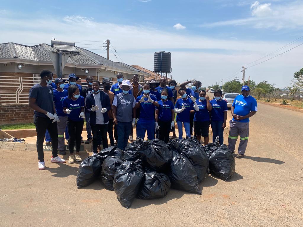 TelOneZW's tweet photo. Since the launch of the 'Provide a Bin' program in 2016, TelOne has donated more than 5000 litter bins to different cities and towns across the country. #TelOneInTheCommunity.
Below are pictures of National clean-up campaign by our various teams across the country. https://t.co/woCjuqRPwv