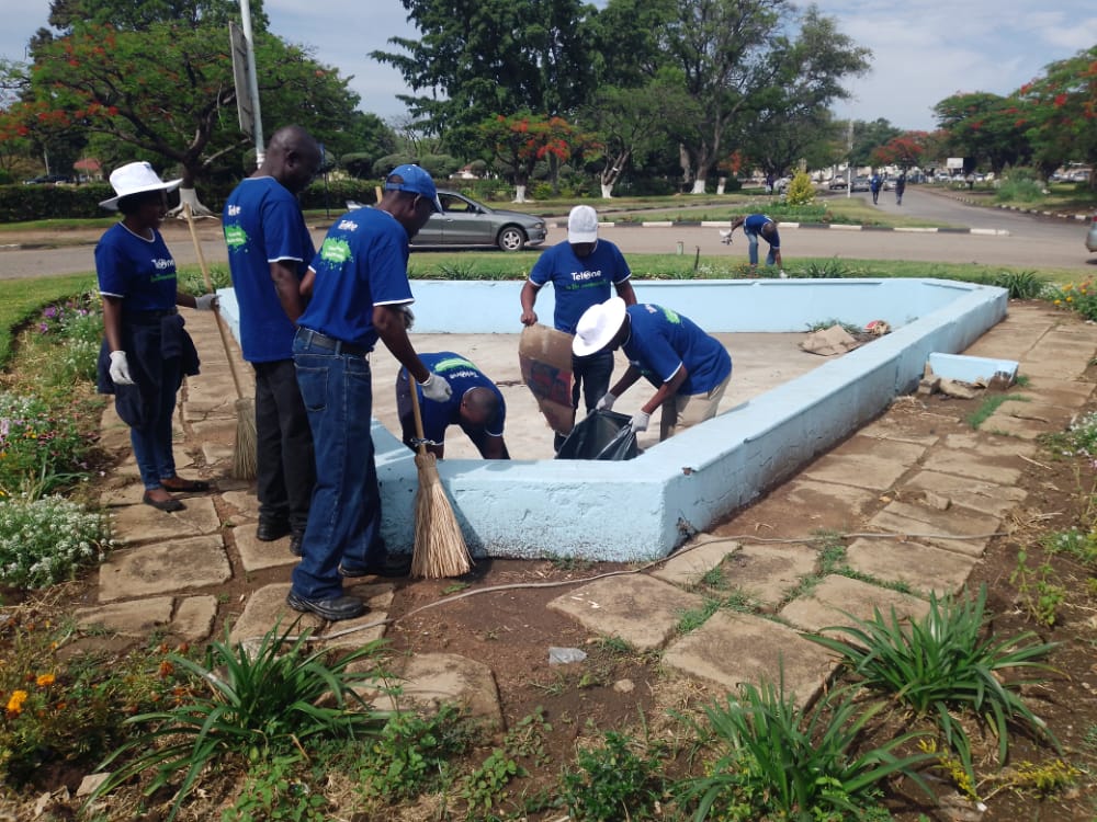 TelOneZW's tweet photo. Since the launch of the 'Provide a Bin' program in 2016, TelOne has donated more than 5000 litter bins to different cities and towns across the country. #TelOneInTheCommunity.
Below are pictures of National clean-up campaign by our various teams across the country. https://t.co/woCjuqRPwv