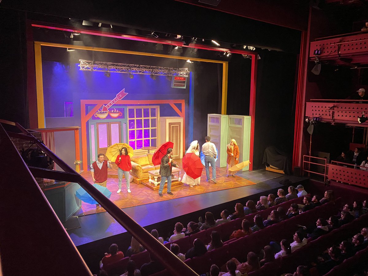 Great night watching #friendsical last night at the Lowry, Salford. Cleverly written <a href="/1MirandaLarson/">Miranda Larson</a> great songs and cast especially Monica and phoebe. Very funny. Well worth a watch if your a #friends fan. Lovely little cameo from <a href="/LouiseRedknapp/">Louise Redknapp</a> 😍