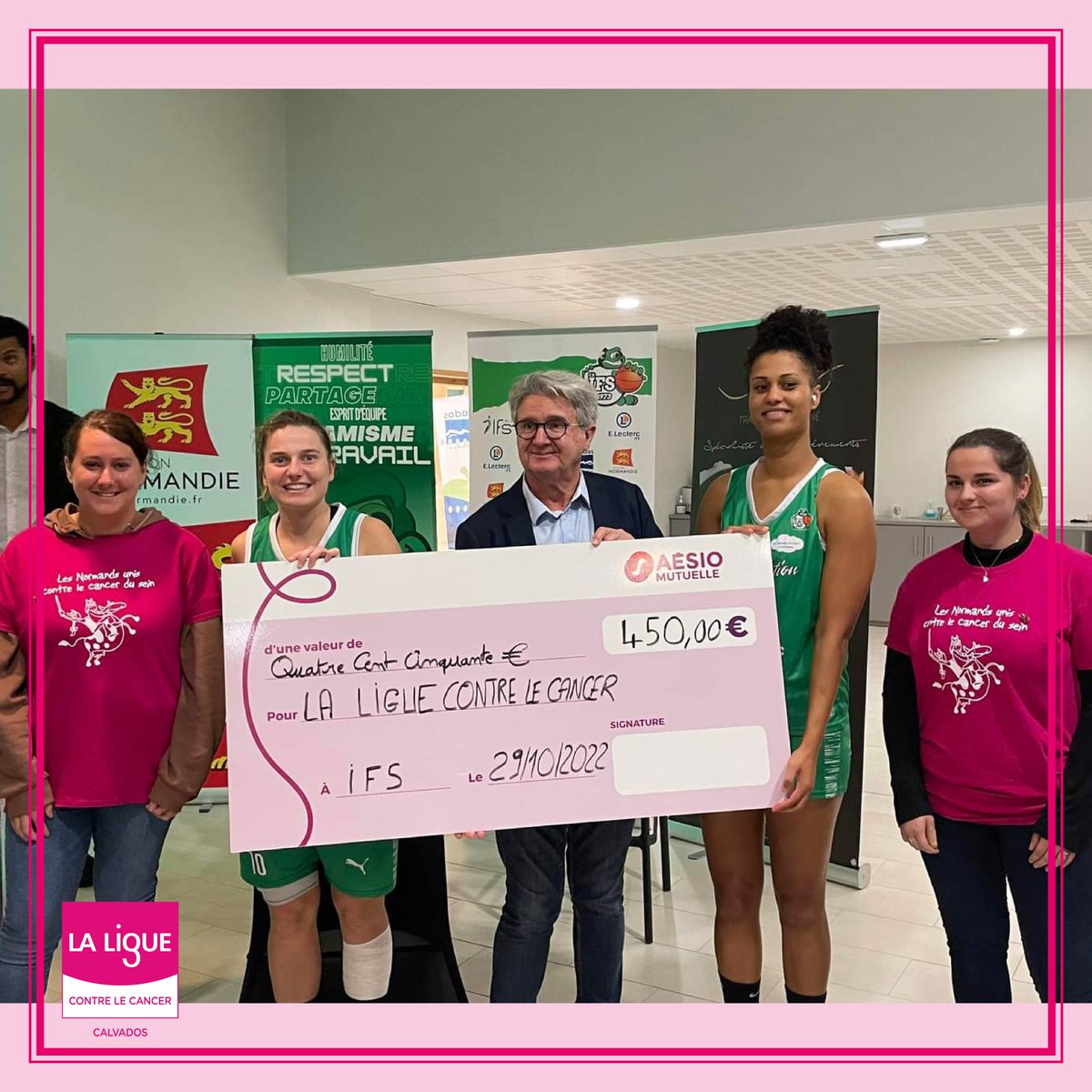 LigueCancer14's tweet photo. [Remise Octobre rose]
🎀Suite au match de basket féminin à Ifs le weekend dernier, nous avons eu le plaisir de recevoir un chèque de 450€ grâce à @AesioMutuelle . 

Un grand merci aux organisateurs et aux joueuses 👏

@laliguecancer https://t.co/PUBmGTdDyA