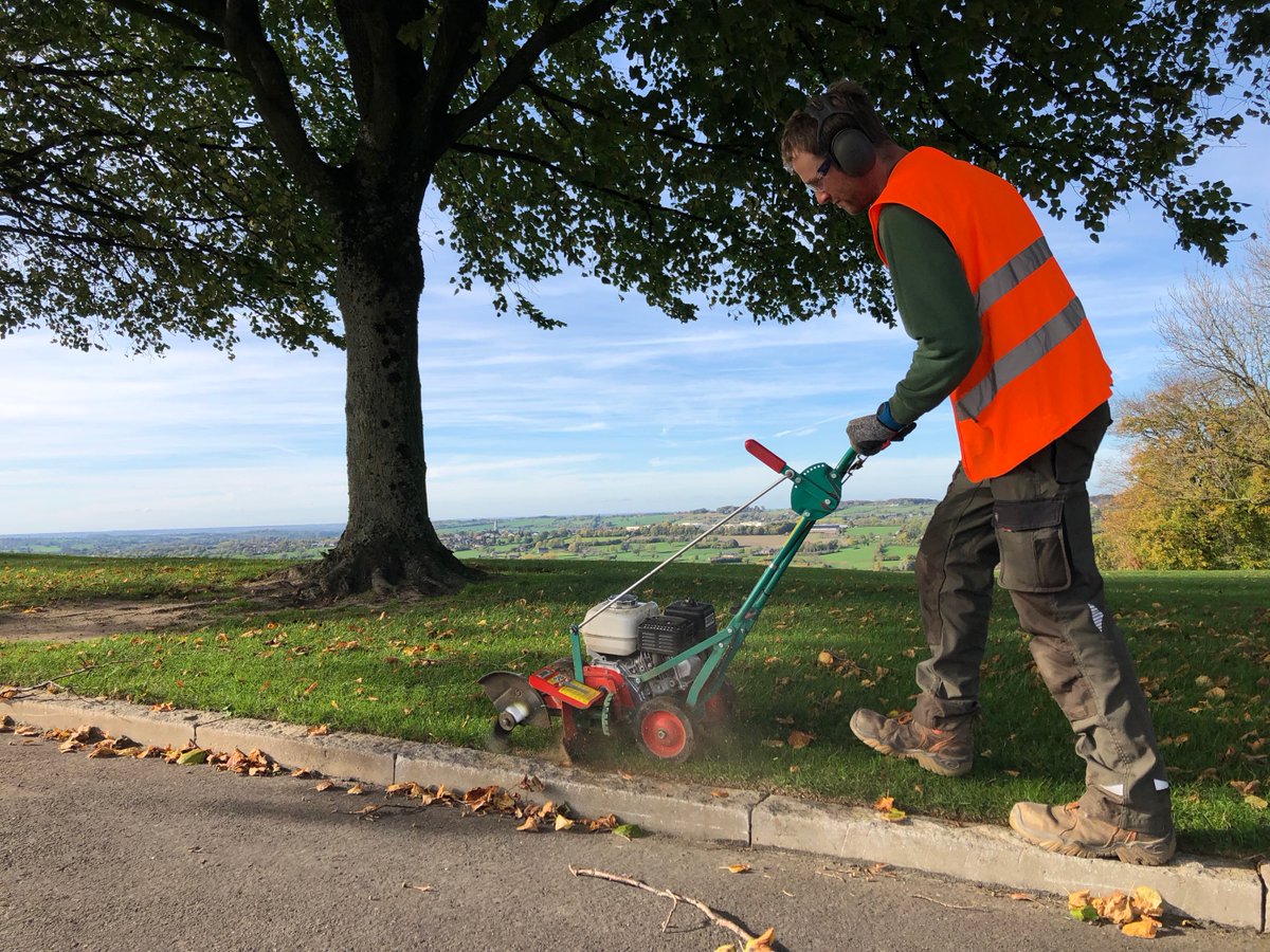 usabmc's tweet photo. Fall is a busy season at ABMC. 📸 For our gardeners are Henri-Chapelle American Cemetery, mowing the grass and cleaning road borders are some of the tasks they do on a weekly basis to ensure that the cemetery grounds are impeccable all year round in honor of our fallen heroes. https://t.co/yGWn5DA2l6
