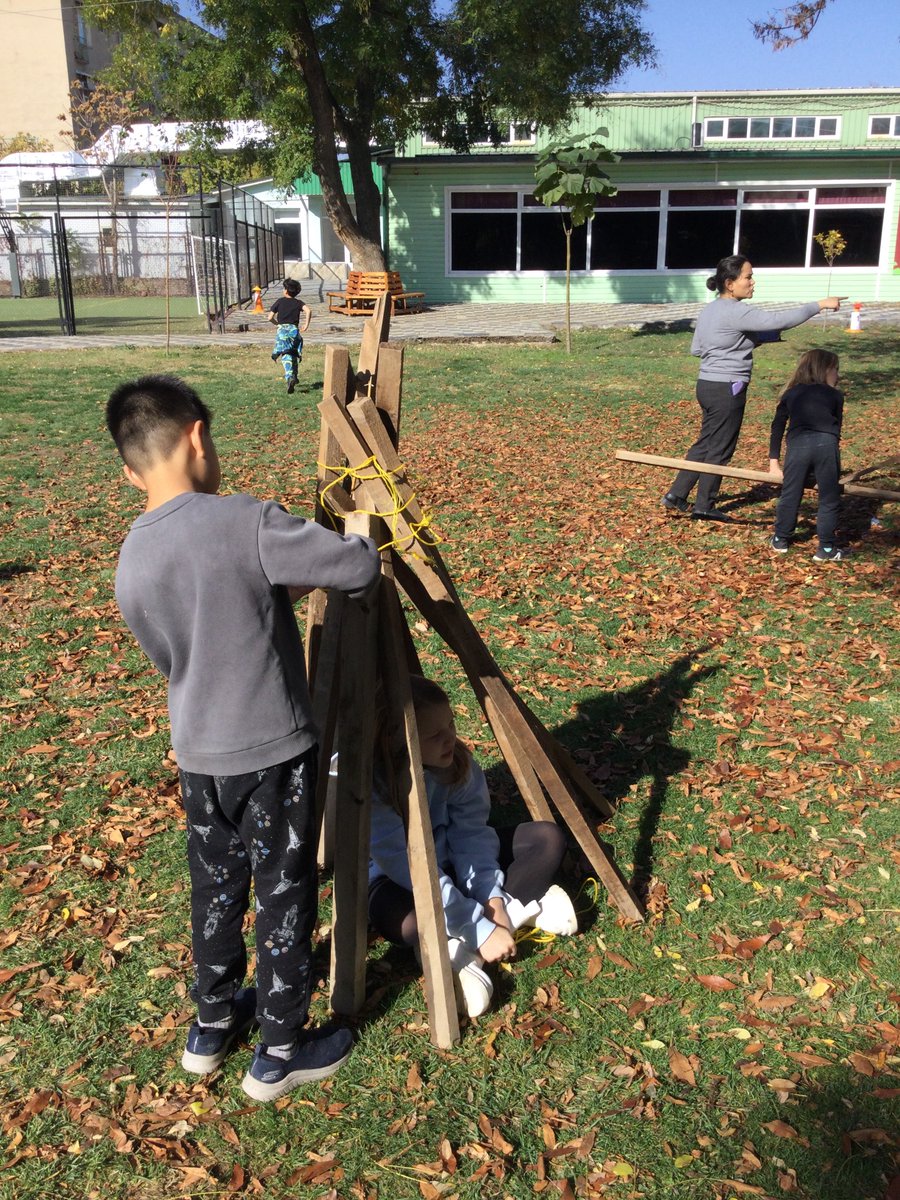 BrianJKasper's tweet image. @OutdoorClassDay was a gooey, muddy, challenging, fun sensory experience at #tashschool @billkralovec @DohaDerek @brian7591 @LenaGT  #natureed