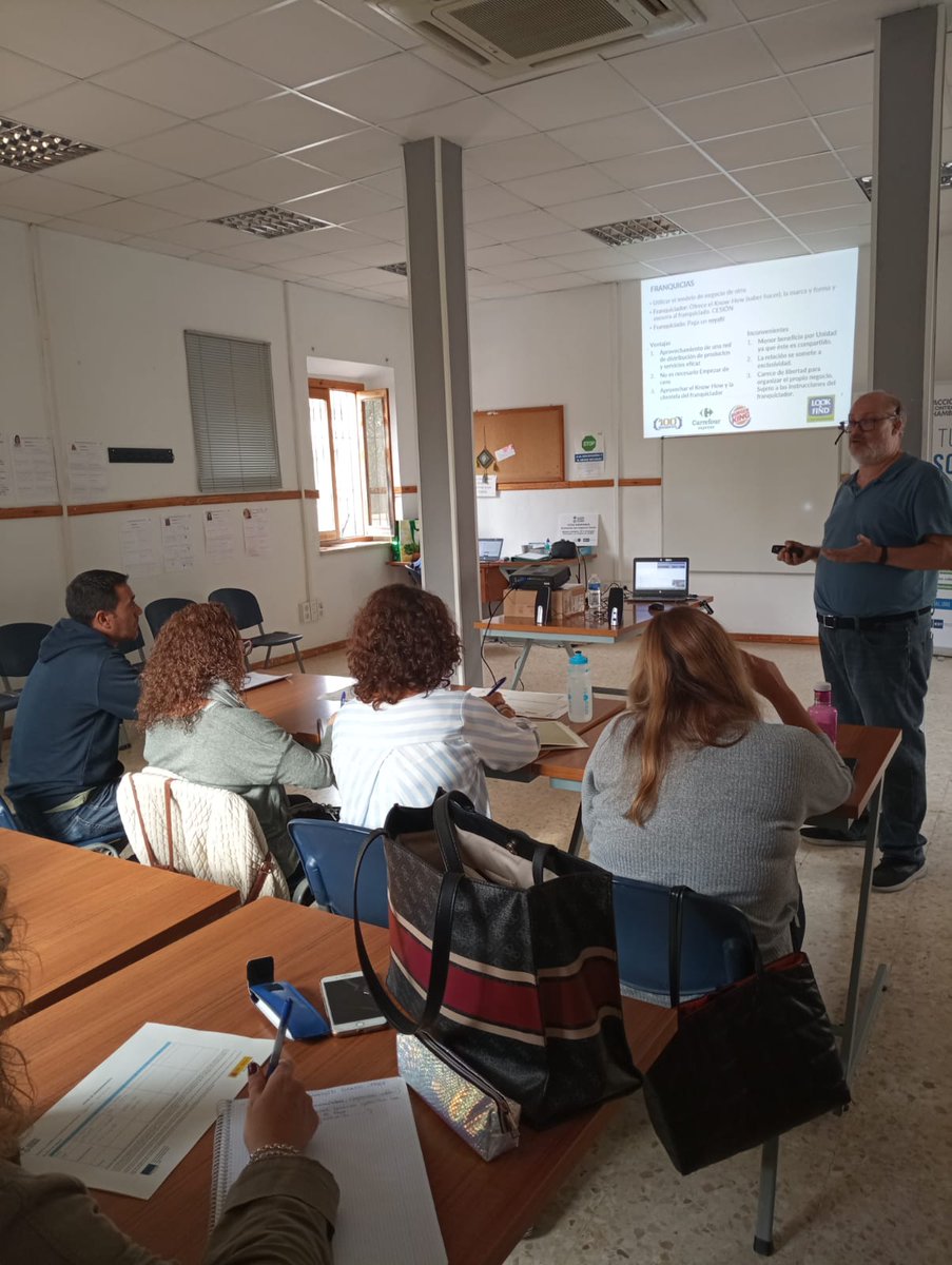 M82Isabel's tweet photo. Desde @Acontraelhambre de la mano de @agustinbel estudiando diferentes modelo de #Negocios https://t.co/whp3AYL87q