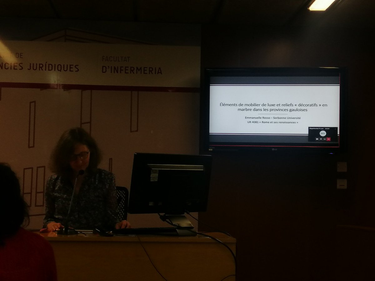 ArpaUea_ICAC's tweet photo. Seguimos con Emmanuelle Rosso (@univ_spn) con la comunicación "Éléments de mobilier de luxe et reliefs décoratifs en marbre dans les provinces gauloises"
#WorkshopInternacional #MagnificentiaEtLuxus @T895286 #ArPA @ICAC_cat @universitatURV @UNEDprehistoria #LIRA https://t.co/UulmR5sp4Z