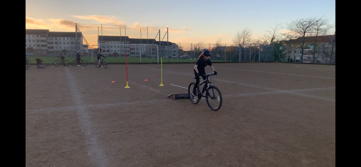 GoRideGlasgow's tweet photo. The St Margaret Mary’s after school MTB club working on some skills preparing  for the trails. as the nights fair drawing in! #skidsareforkids #isaskidnowaschralp? #schralpsarefun @StMargaretM_PE @ScottishCycling @Glasgow_Sport https://t.co/XisutEAeXm